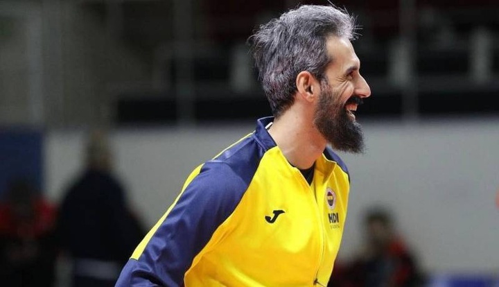 معروف هنوز سرمربی تیم ملی والیبال نشده است معروف هنوز سرمربی تیم ملی والیبال نشده است