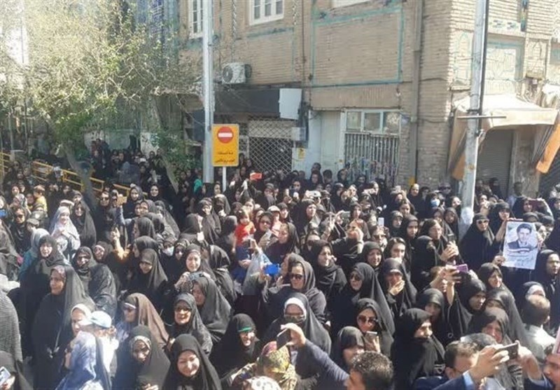 وداع باشکوه مردم دیار سربداران با شهید غیرت/ تشییع پیکر شهید الداغی بر روی دستان مردم سبزوار