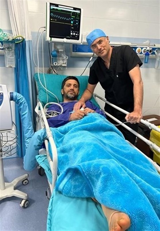 عکس/  دبیر زیر تیغ جراحی رفت