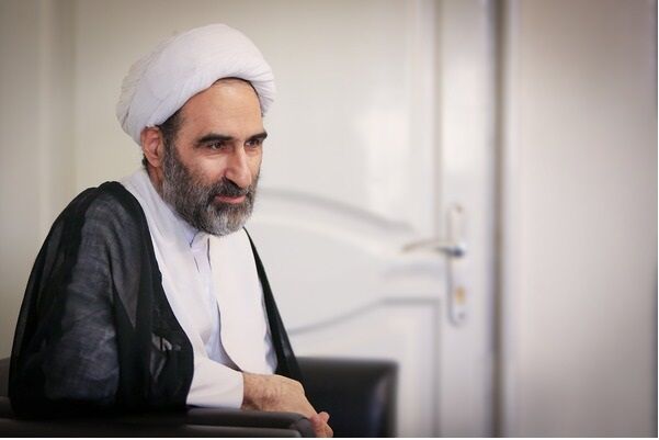 صدق اجتماعی و تقریبی در مولوی اسحاق مدنی تبلور خوبی دارد
 صدق اجتماعی و تقریبی در مولوی اسحاق مدنی تبلور خوبی دارد