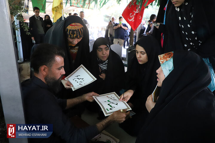 جشن تولد فرزند شهید حسینعلی داودی در گلزار شهدا