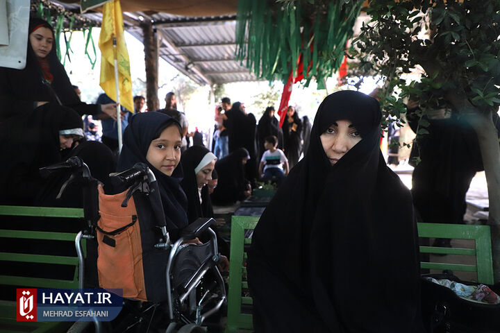 جشن تولد فرزند شهید حسینعلی داودی در گلزار شهدا