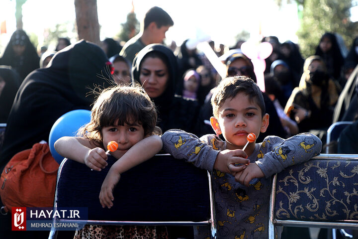 جشن تولد فرزند شهید حسینعلی داودی در گلزار شهدا