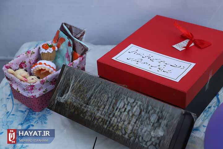 جشن تولد فرزند شهید حسینعلی داودی در گلزار شهدا