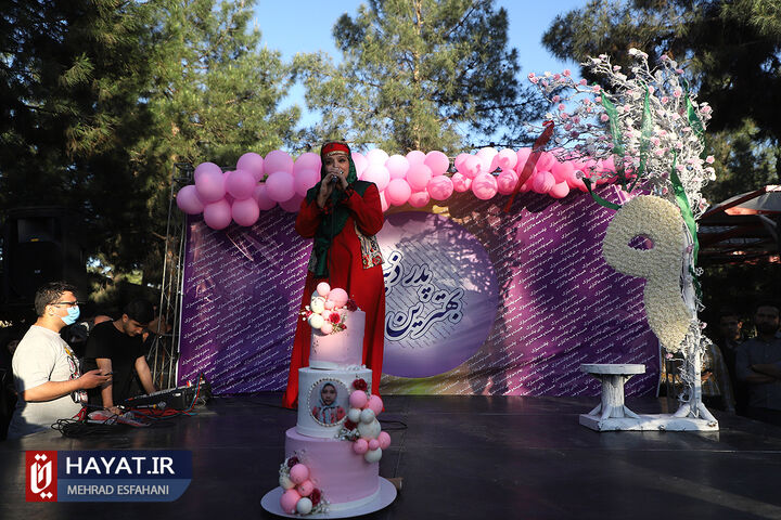 جشن تولد فرزند شهید حسینعلی داودی در گلزار شهدا