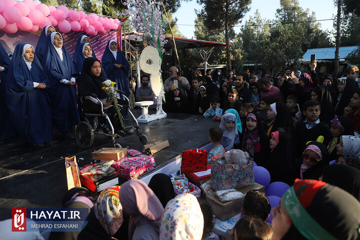 جشن تولد فرزند شهید حسینعلی داودی در گلزار شهدا