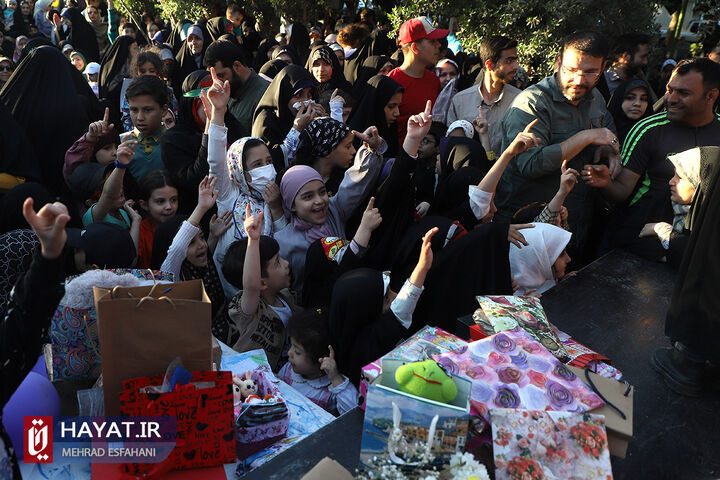 جشن تولد فرزند شهید حسینعلی داودی در گلزار شهدا