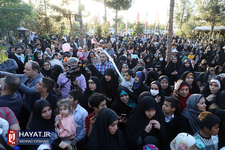 جشن تولد فرزند شهید حسینعلی داودی در گلزار شهدا