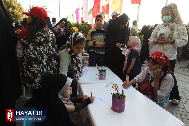 جشن تولد فرزند شهید حسینعلی داودی در گلزار شهدا
