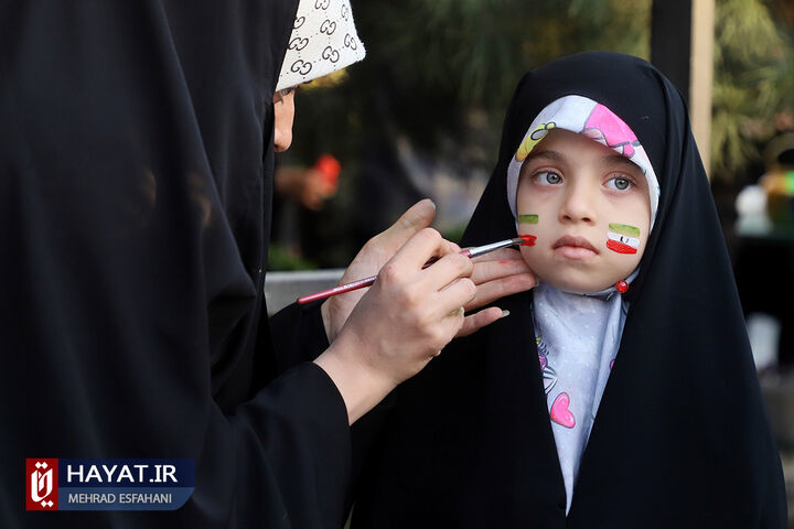 جشن تولد فرزند شهید حسینعلی داودی در گلزار شهدا