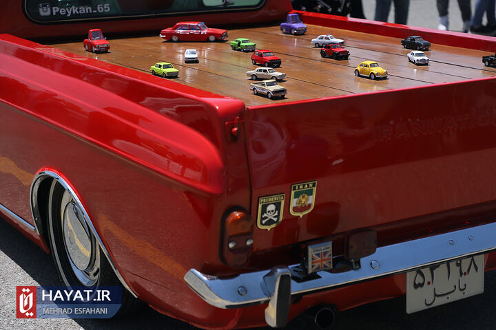 جشن تولد خودروی پیکان در برج میلاد تهران