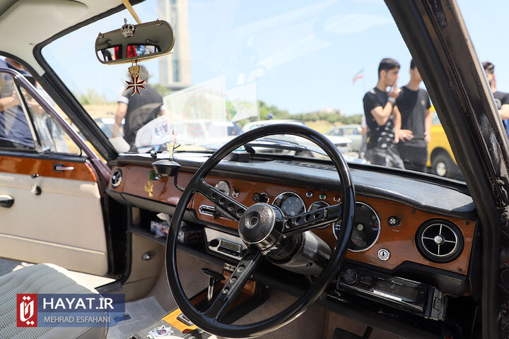 جشن تولد خودروی پیکان در برج میلاد تهران