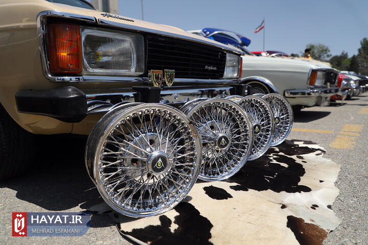 جشن تولد خودروی پیکان در برج میلاد تهران