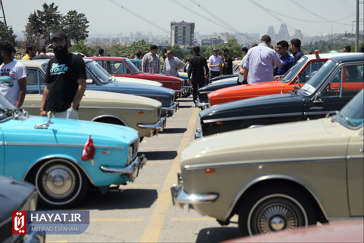 جشن تولد خودروی پیکان در برج میلاد تهران