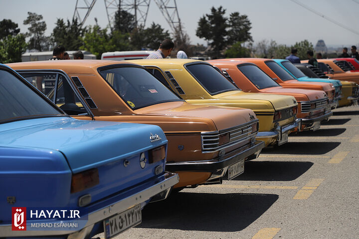 جشن تولد خودروی پیکان در برج میلاد تهران