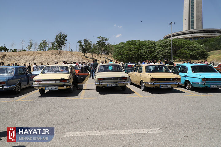 جشن تولد خودروی پیکان در برج میلاد تهران