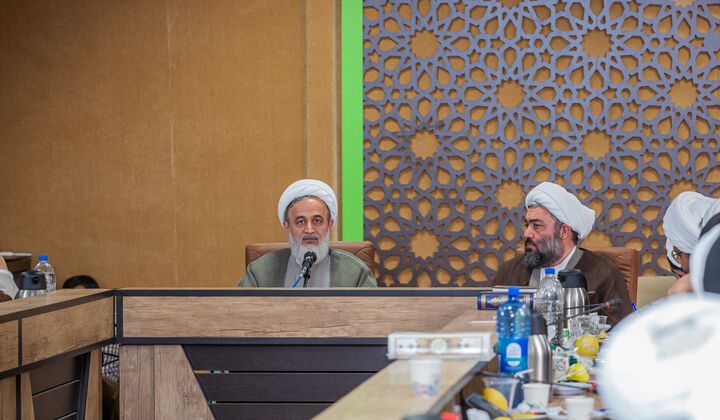 روحانیت و طلاب وکیل مدافعِ مردم هستند روحانیت و طلاب وکیل مدافعِ مردم هستند