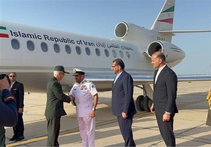 رئیس ستاد کل نیروهای مسلح وارد مسقط شد رئیس ستاد کل نیروهای مسلح وارد مسقط شد