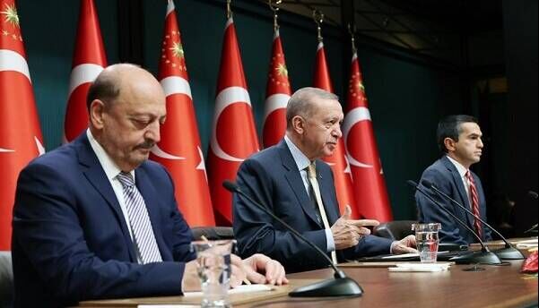 اردوغان حقوق کارمندان دولت را ۴۵درصد افزایش داد اردوغان حقوق کارمندان دولت را ۴۵درصد افزایش داد
