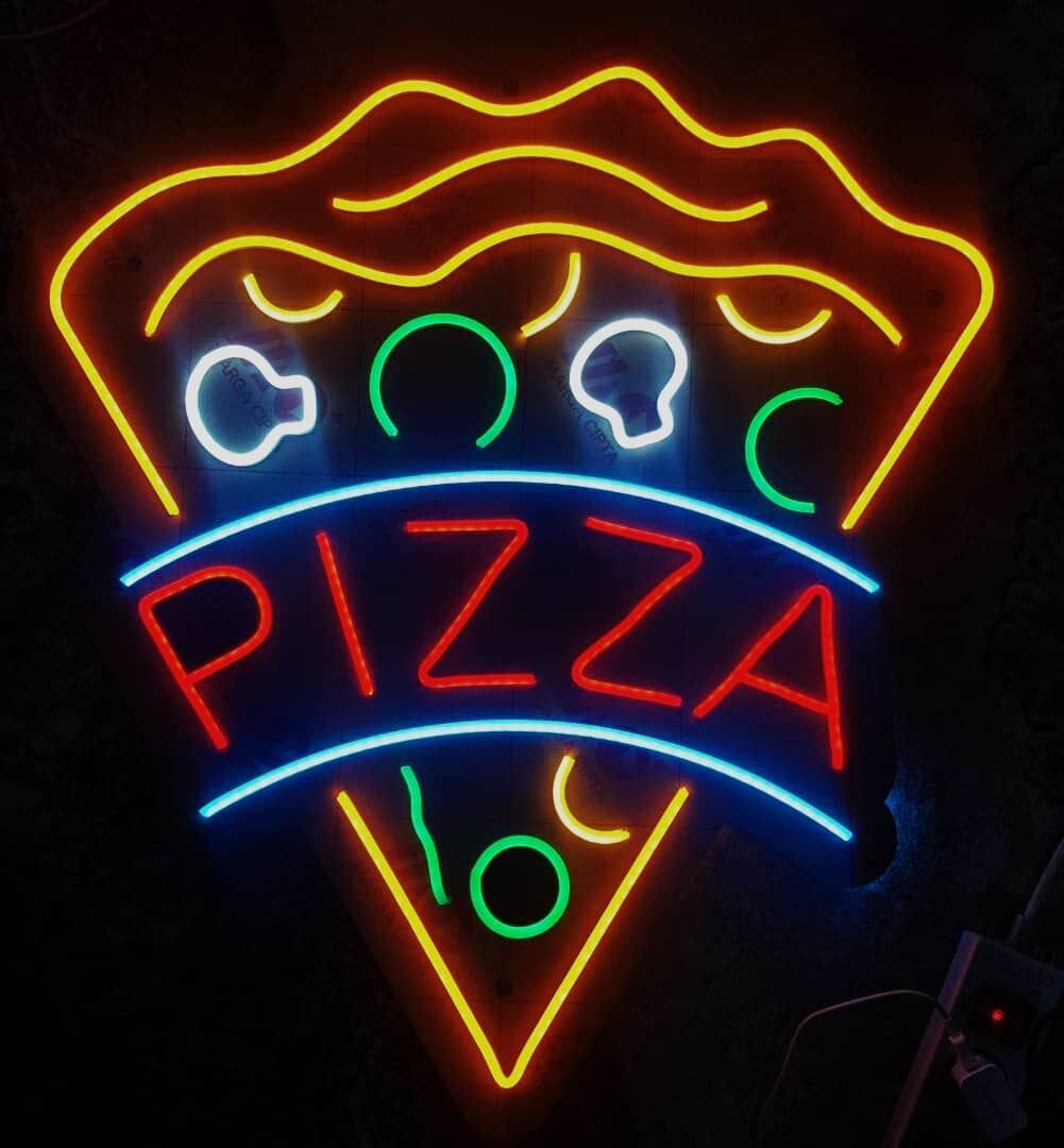 تابلو نئون چیست؟ | آشنایی با تابلو های نئون و انواع آن