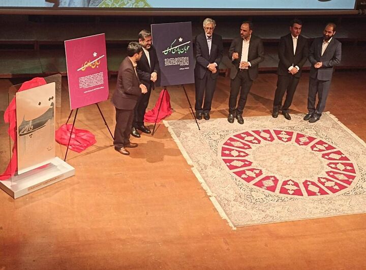 وزیر فرهنگ: به زبان فارسی میبالیم  وزیر فرهنگ: به زبان فارسی میبالیم