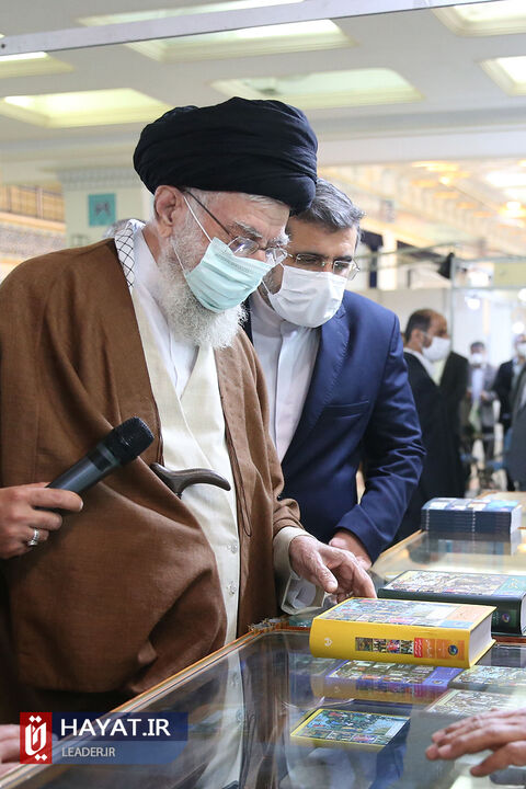 بازدید رهبر معظم انقلاب از نمایشگاه کتاب تهران