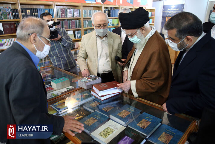 بازدید رهبر معظم انقلاب از نمایشگاه کتاب تهران