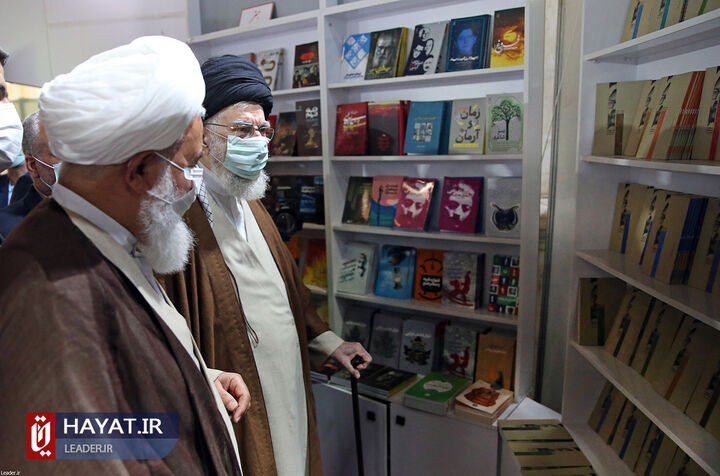 بازدید رهبر معظم انقلاب از نمایشگاه کتاب تهران
