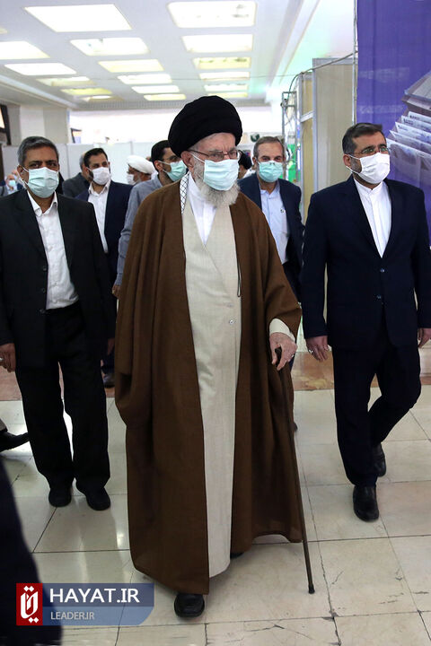 بازدید رهبر معظم انقلاب از نمایشگاه کتاب تهران