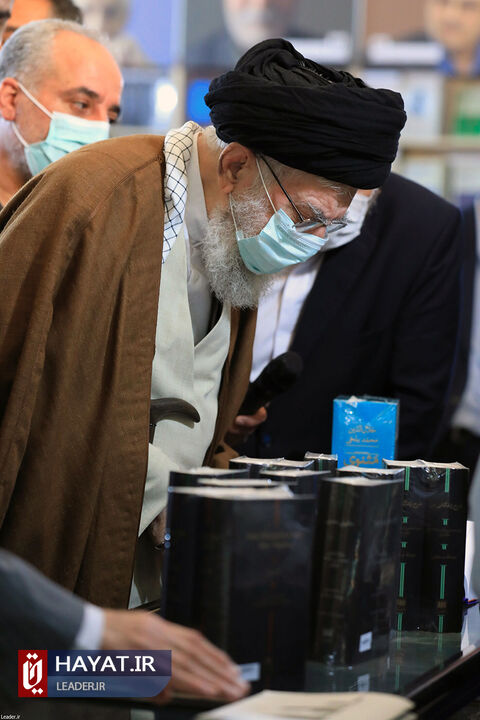 بازدید رهبر معظم انقلاب از نمایشگاه کتاب تهران