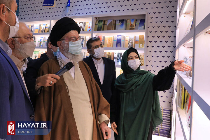 بازدید رهبر معظم انقلاب از نمایشگاه کتاب تهران