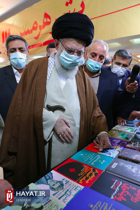 بازدید رهبر معظم انقلاب از نمایشگاه کتاب تهران