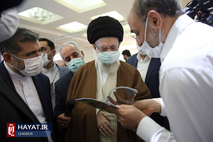 بازدید رهبر معظم انقلاب از نمایشگاه کتاب تهران