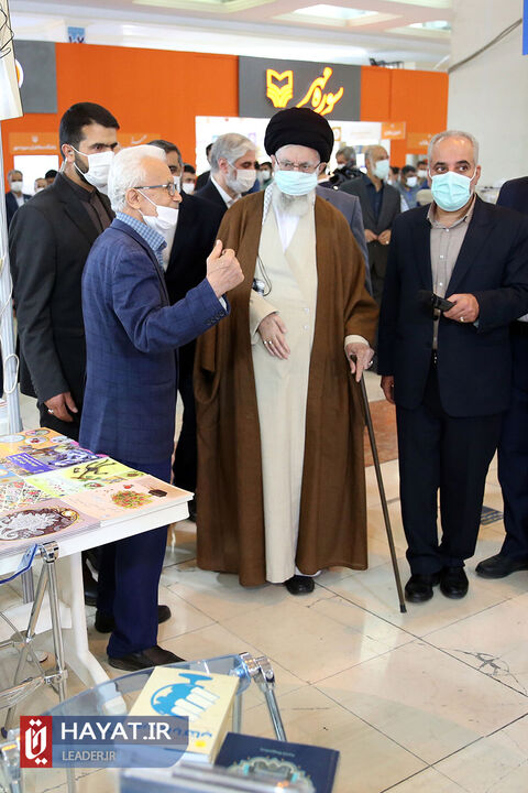 بازدید رهبر معظم انقلاب از نمایشگاه کتاب تهران