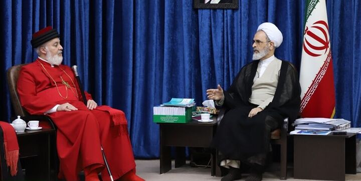 دیدار مدیر حوزههای علمیه با رهبران کلیسای آشور/ آیت الله اعرافی: ادیان در چالشهای امروز جهان نقش راهگشایی ایفا کنند
 دیدار مدیر حوزههای علمیه با رهبران کلیسای آشور/ آیت الله اعرافی: ادیان در چالشهای امروز جهان نقش راهگشایی ایفا کنند