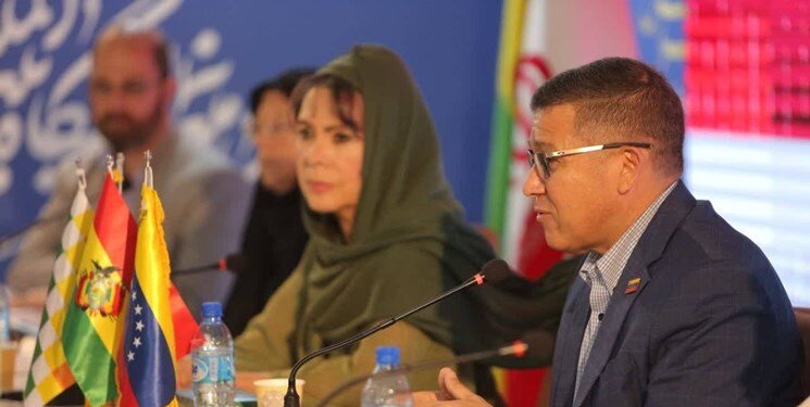 خاطرات مبارزات رهبر انقلاب در قالب کتاب صوتی رونمایی شد