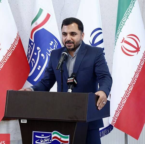 وزیر ارتباطات: جزایر سه گانه خلیجفارس امروز با فیبر نوری به سرزمین اصلی متصل میشوند وزیر ارتباطات: جزایر سه گانه خلیجفارس امروز با فیبر نوری به سرزمین اصلی متصل میشوند
