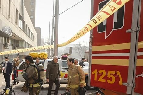 مهار آتش‌سوزی انبار کالا در بازار تهران
