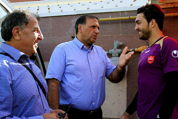 گلمحمدی عقل این را نداشت که با یک گلر نمیشود وارد مسابقات شد؟/ خود درویش لُخت شود و به جای بیرانوند درون دروازه بایستد گلمحمدی عقل این را نداشت که با یک گلر نمیشود وارد مسابقات شد؟/ خود درویش لُخت شود و به جای بیرانوند درون دروازه بایستد