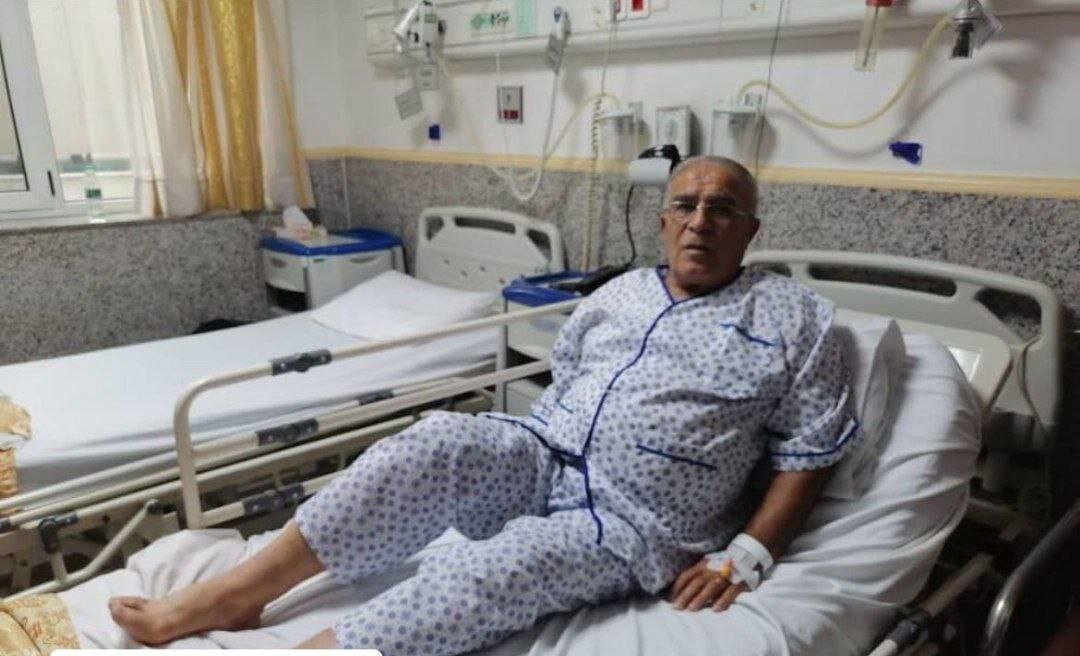 تصویری از حسن روشن روی تخت بیمارستان