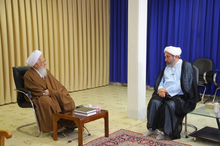 شیعه ی اثنا عشری حرفی غیر از قرآن و اهل بیت ندارد شیعه ی اثنا عشری حرفی غیر از قرآن و اهل بیت ندارد