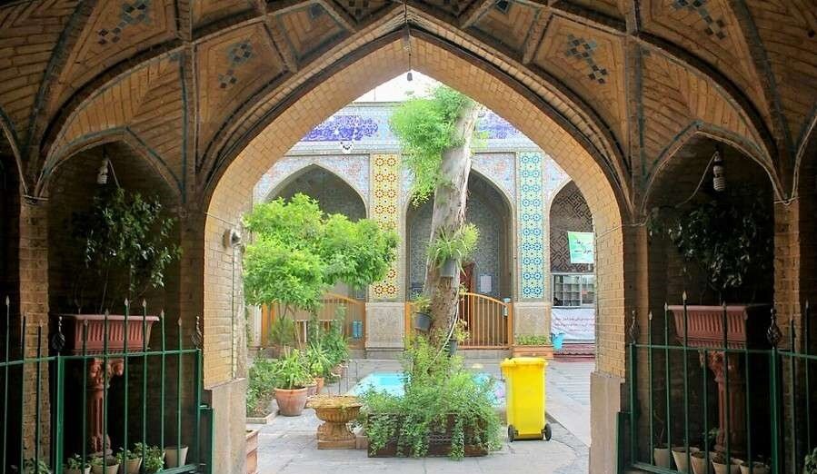 تشیکل «گروه یاوران صلح» برای مختومه کردن پرونده‌های قضایی در امامزاده سید تاج‌الدین (ع) شیراز