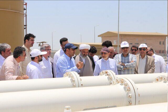 بازدید هیات رئیسه کمیسیون اصل ۹۰ از طرحهای پتروپالایشی واقع در سواحل جاسک و مکران بازدید هیات رئیسه کمیسیون اصل ۹۰ از طرحهای پتروپالایشی واقع در سواحل جاسک و مکران