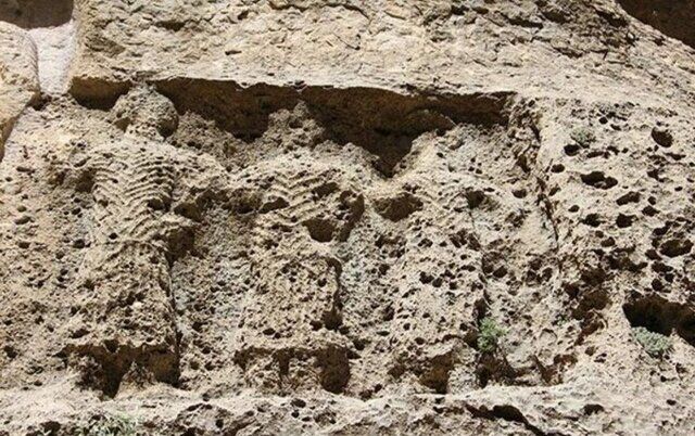 دستبرد قاچاقچیان به سنگ‌نگاره دوهزار ساله با مواد منفجره و باروت
