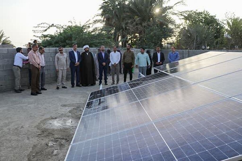 ۳۰ واحد نیروگاه خورشیدی تحویل مددجویان کمیته امداد جاسک شد