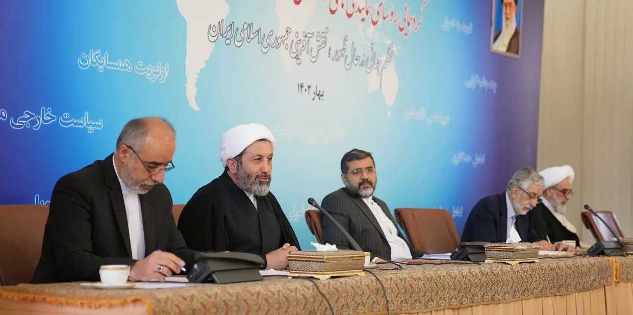 مقام معظم رهبری بر نقش قرارگاهی سازمان فرهنگ و ارتباطات اسلامی تأکید دارند
