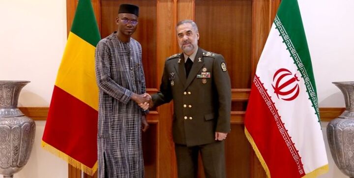 جمهوری اسلامی ایران الگوی مناسبی برای ملت ما است جمهوری اسلامی ایران الگوی مناسبی برای ملت ما است