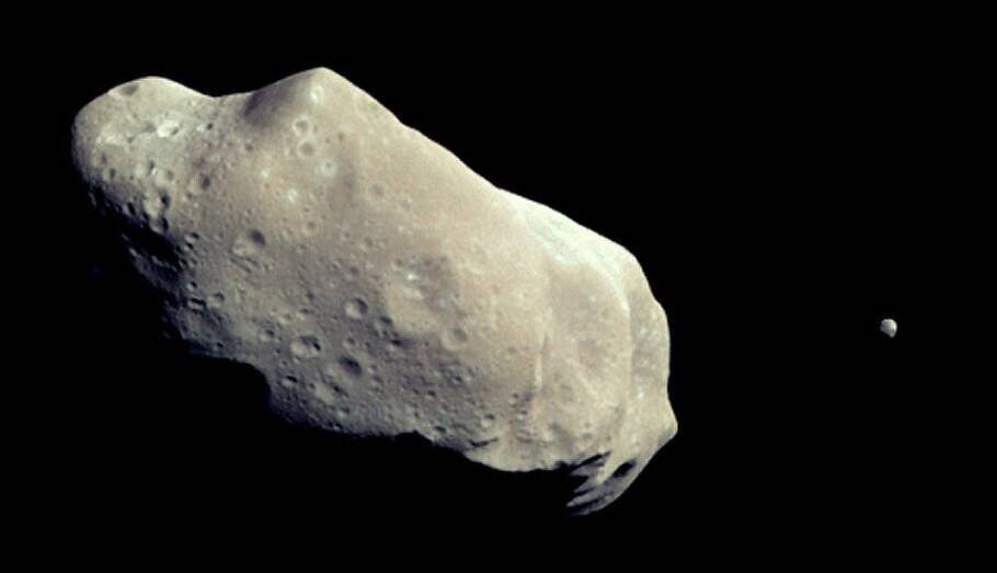 تصویر روز ناسا؛ سیارک ایدا به همراه تنها قمرش داکتیل