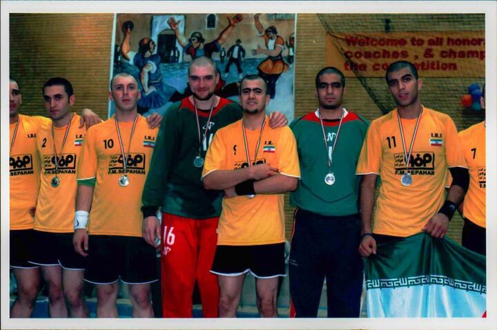 سرهایی تراشیده برای قهرمانی سرهایی تراشیده برای قهرمانی