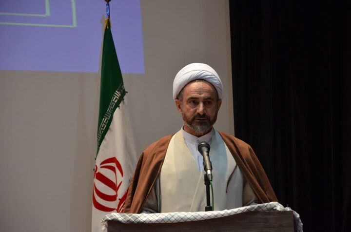 امام (ره) ملت ایران را از ذلت بندگی استکبار نجات داد  امام (ره) ملت ایران را از ذلت بندگی استکبار نجات داد